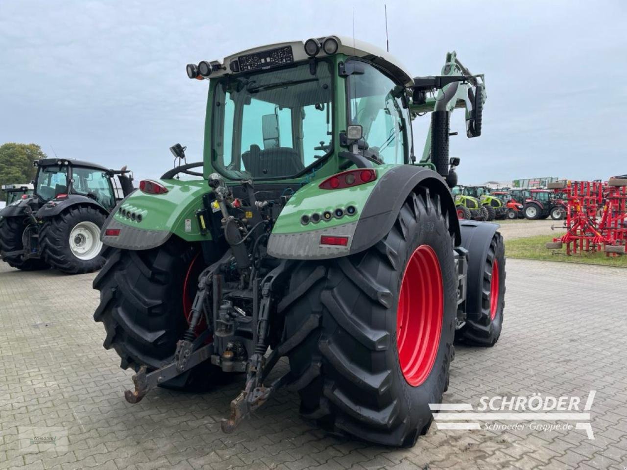 Traktor des Typs Fendt 724 VARIO SCR PROFI, Gebrauchtmaschine in Wildeshausen (Bild 3)