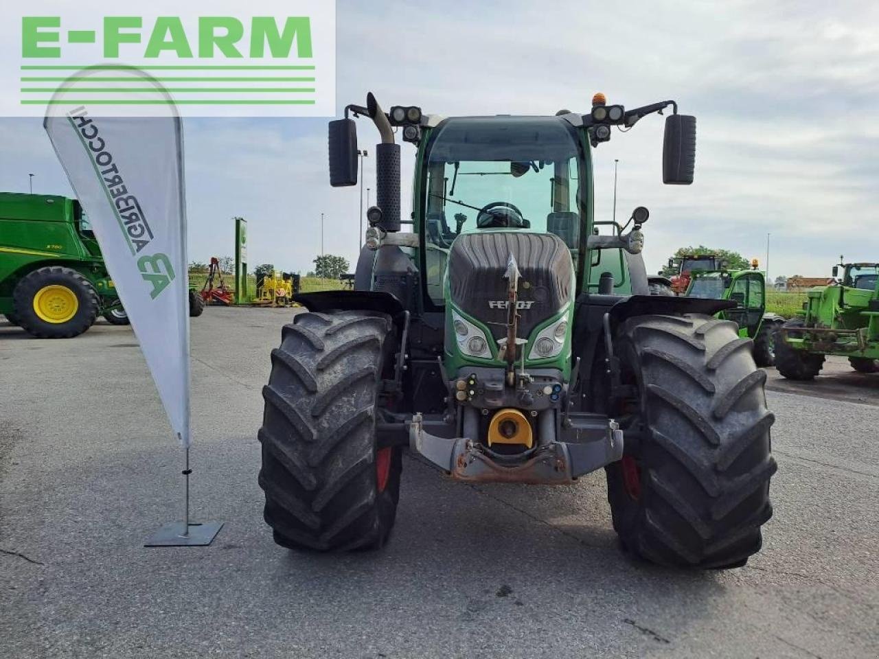 Traktor типа Fendt 724 vario, Gebrauchtmaschine в ORZIVECCHI (Фотография 1)