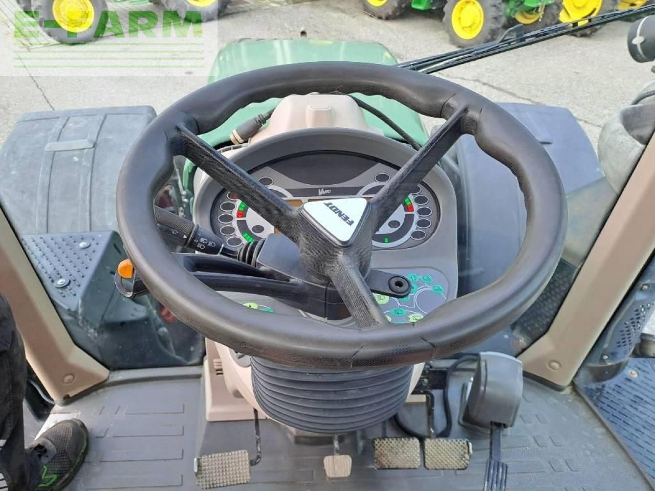 Traktor des Typs Fendt 724 vario, Gebrauchtmaschine in ORZIVECCHI (Bild 9)