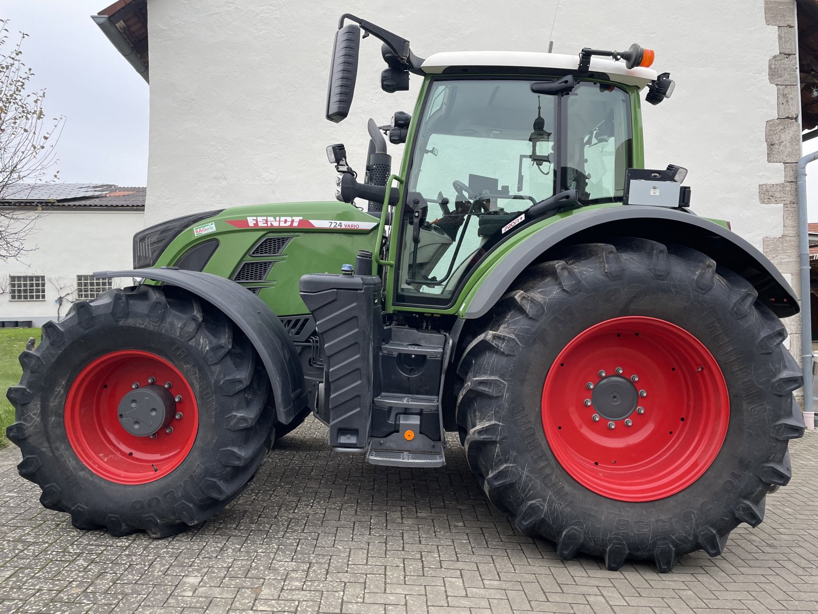 Traktor van het type Fendt 724 Vario, Gebrauchtmaschine in Bütthard-Gützingen (Foto 1)