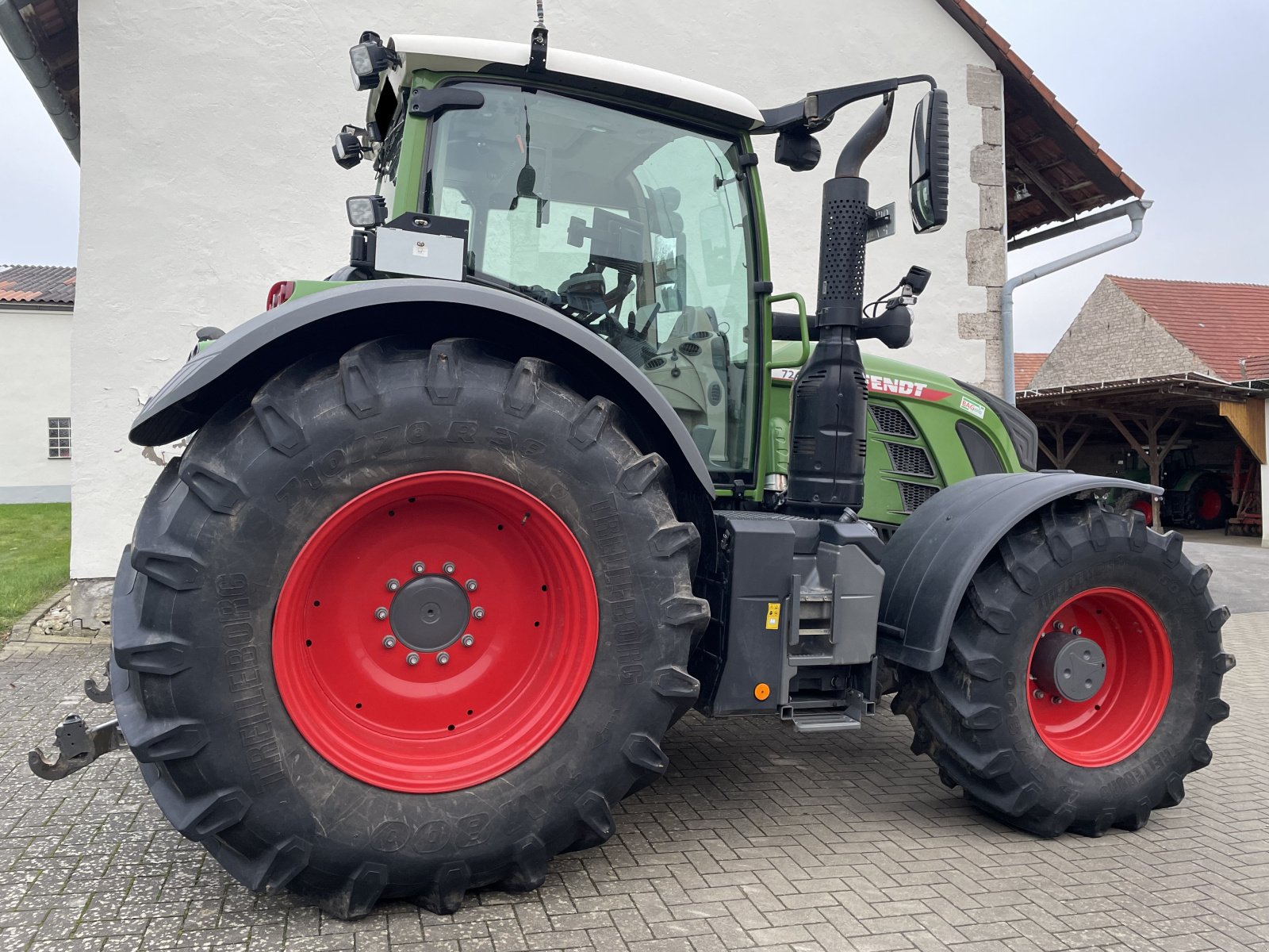 Traktor van het type Fendt 724 Vario, Gebrauchtmaschine in Bütthard-Gützingen (Foto 2)