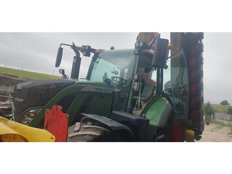 Traktor van het type Fendt 724, Gebrauchtmaschine in VERDUN (Foto 2)