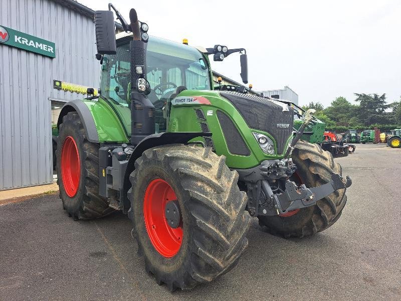 Traktor of the type Fendt 724, Gebrauchtmaschine in SAINT GENEST D'AMBIERE (Picture 1)