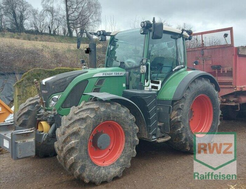 Traktor des Typs Fendt 724, Gebrauchtmaschine in Lebach (Bild 1)