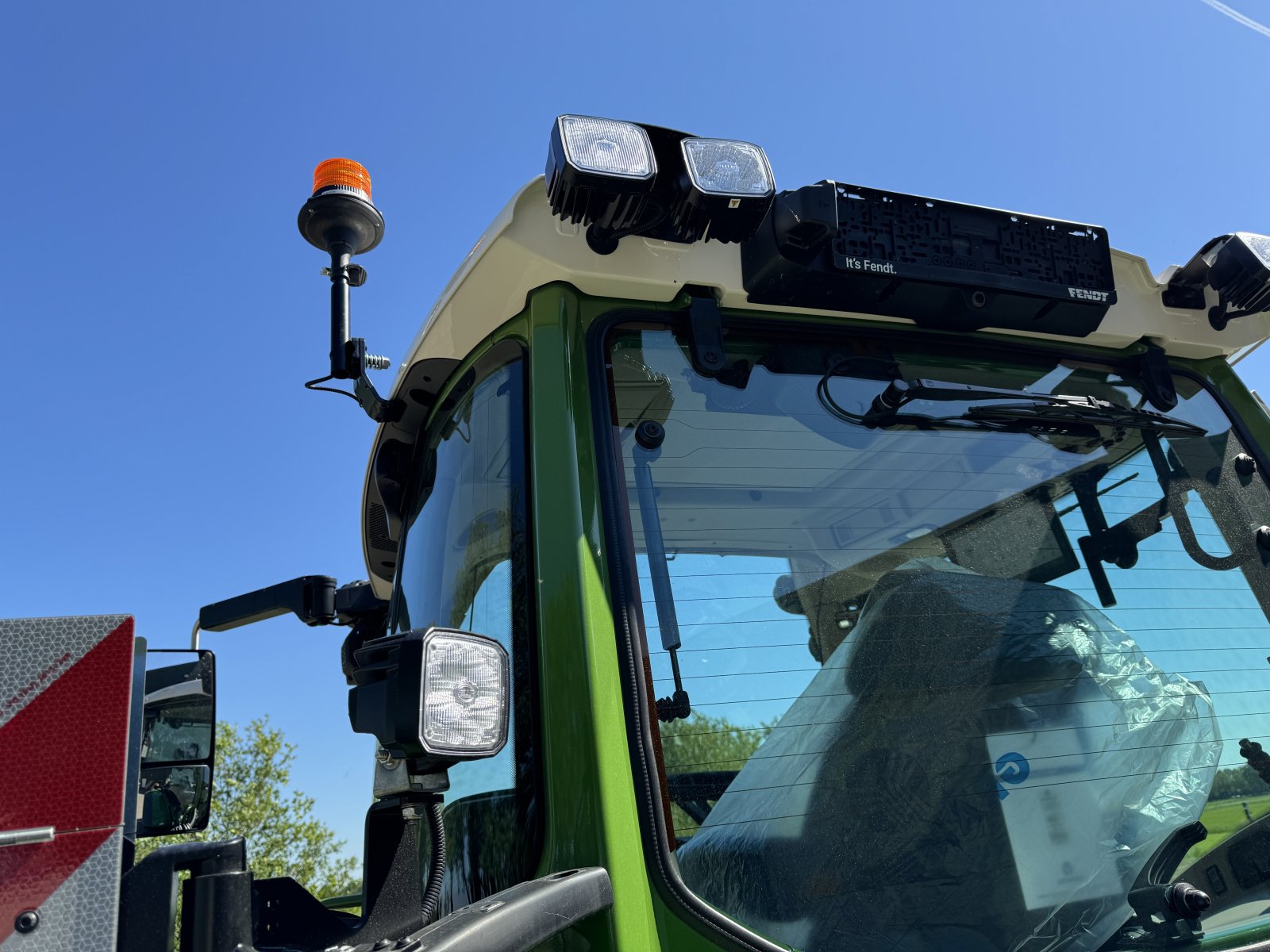 Traktor of the type Fendt 728 Vario ProfiPlus, Neumaschine in Wintelre (Picture 17)