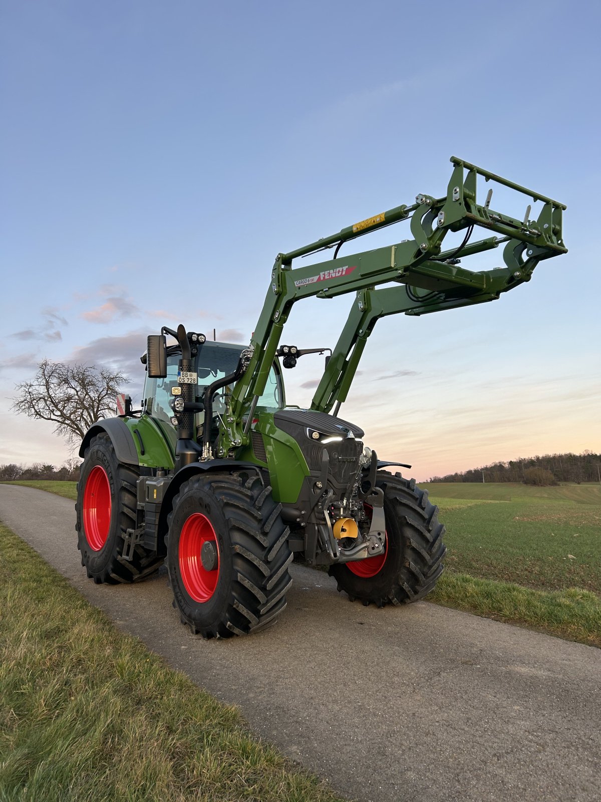 Traktor of the type Fendt 728 Vario ProfiPlus, Gebrauchtmaschine in Weissach (Picture 3)