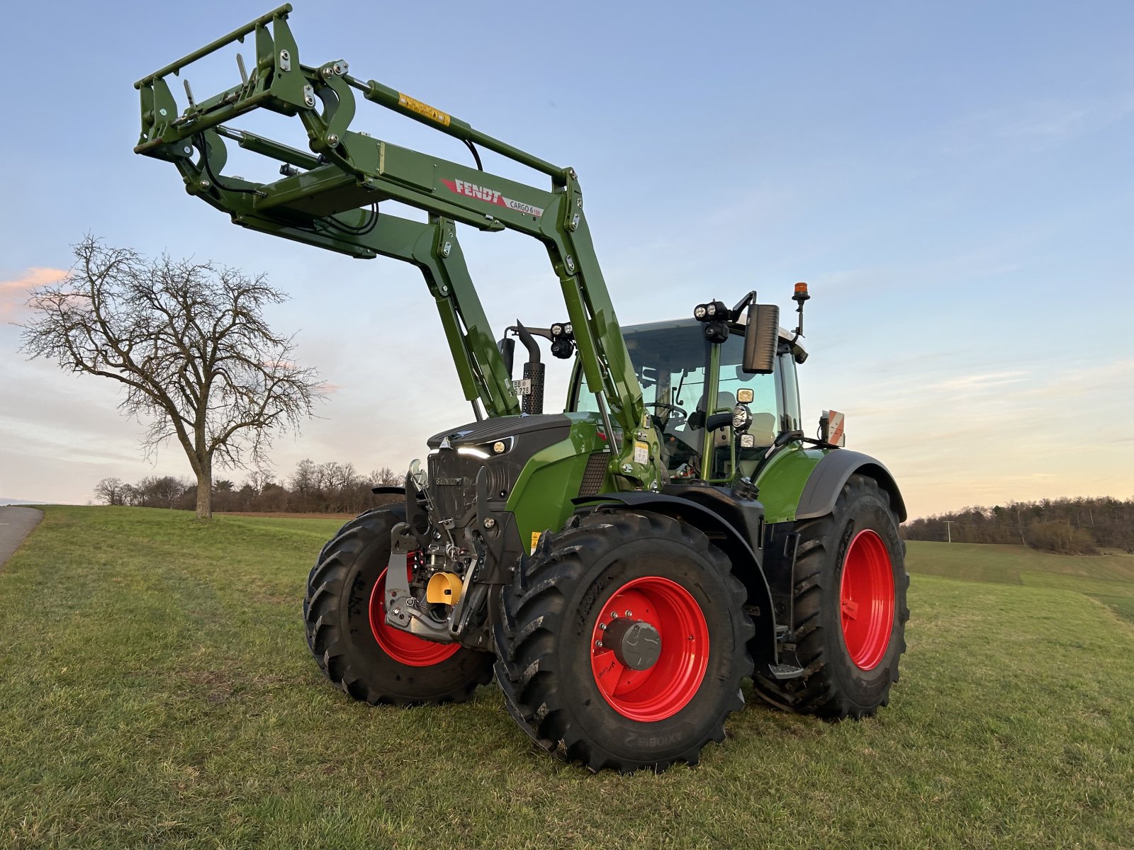 Traktor of the type Fendt 728 Vario ProfiPlus, Gebrauchtmaschine in Weissach (Picture 16)