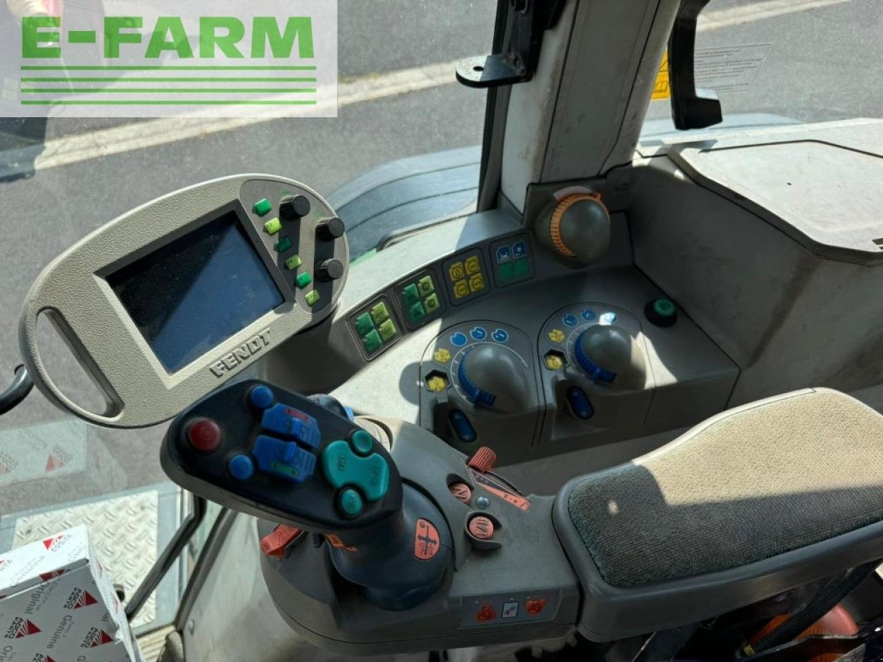 Traktor του τύπου Fendt 818 vario tms ( destockage ), Gebrauchtmaschine σε Ytrac (Φωτογραφία 9)