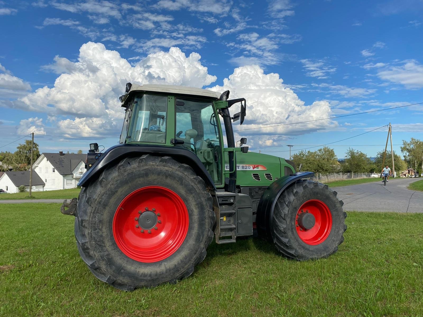 Traktor del tipo Fendt 818 Vario, Gebrauchtmaschine en Donaueschingen (Imagen 2)