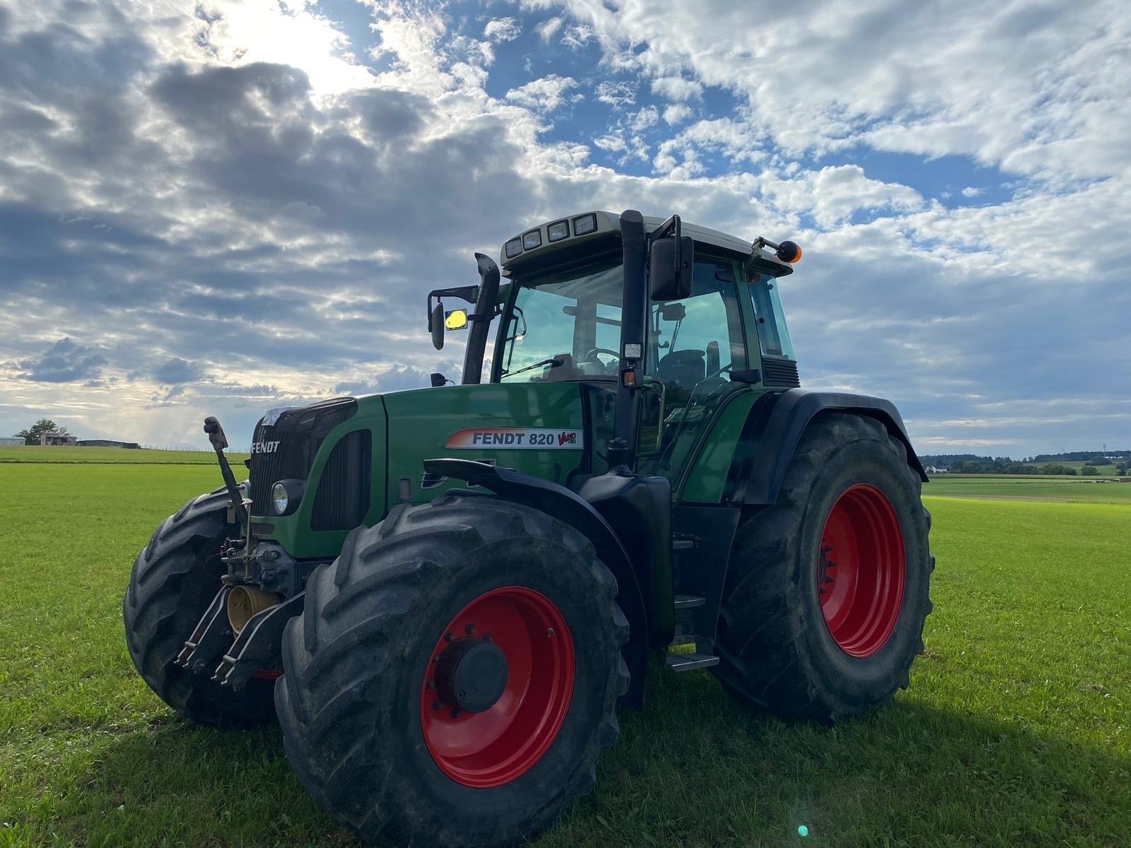 Traktor des Typs Fendt 818 Vario, Gebrauchtmaschine in Donaueschingen (Bild 3)