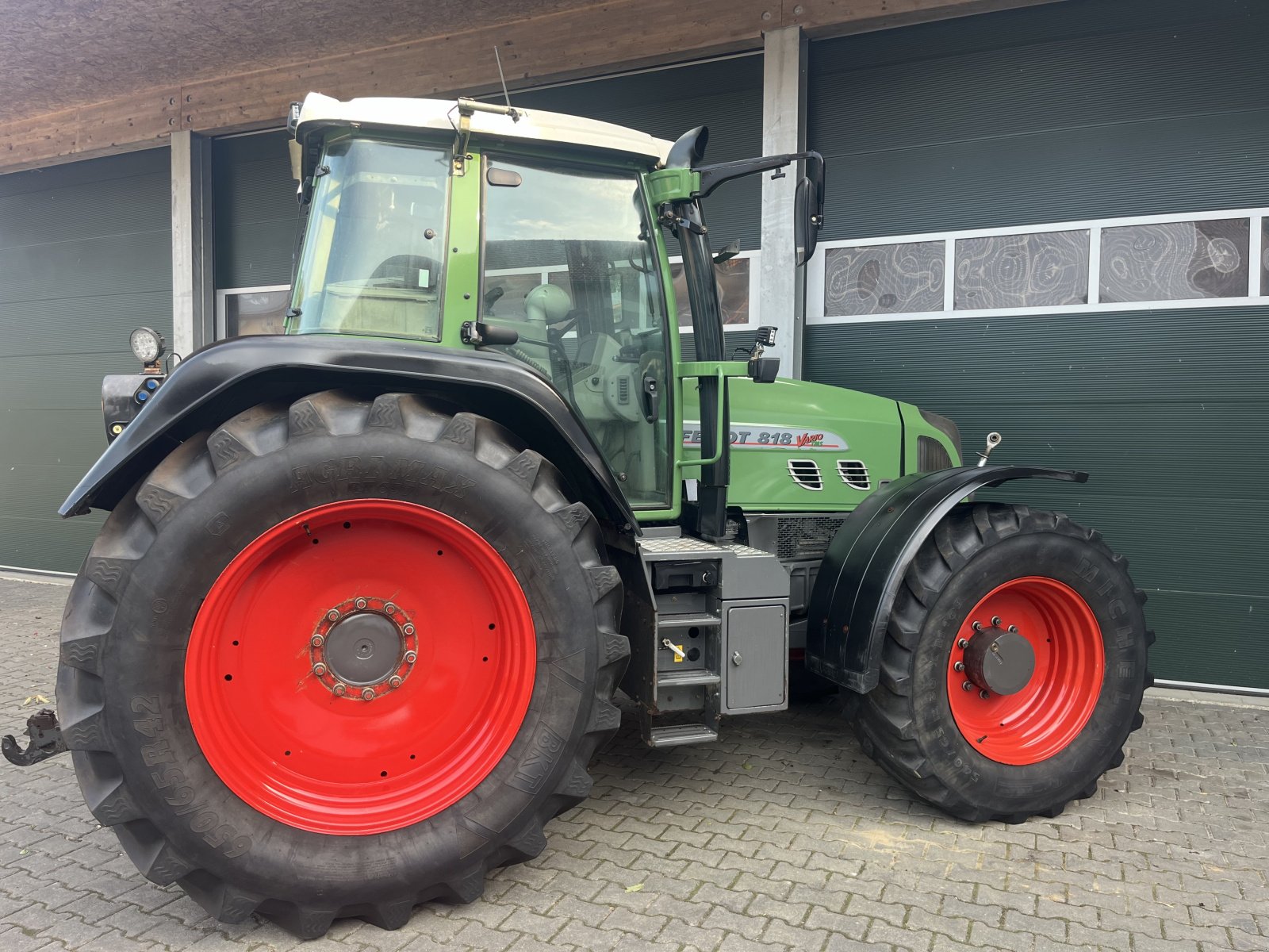 Traktor van het type Fendt 818 Vario, Gebrauchtmaschine in Aldersbach (Foto 3)