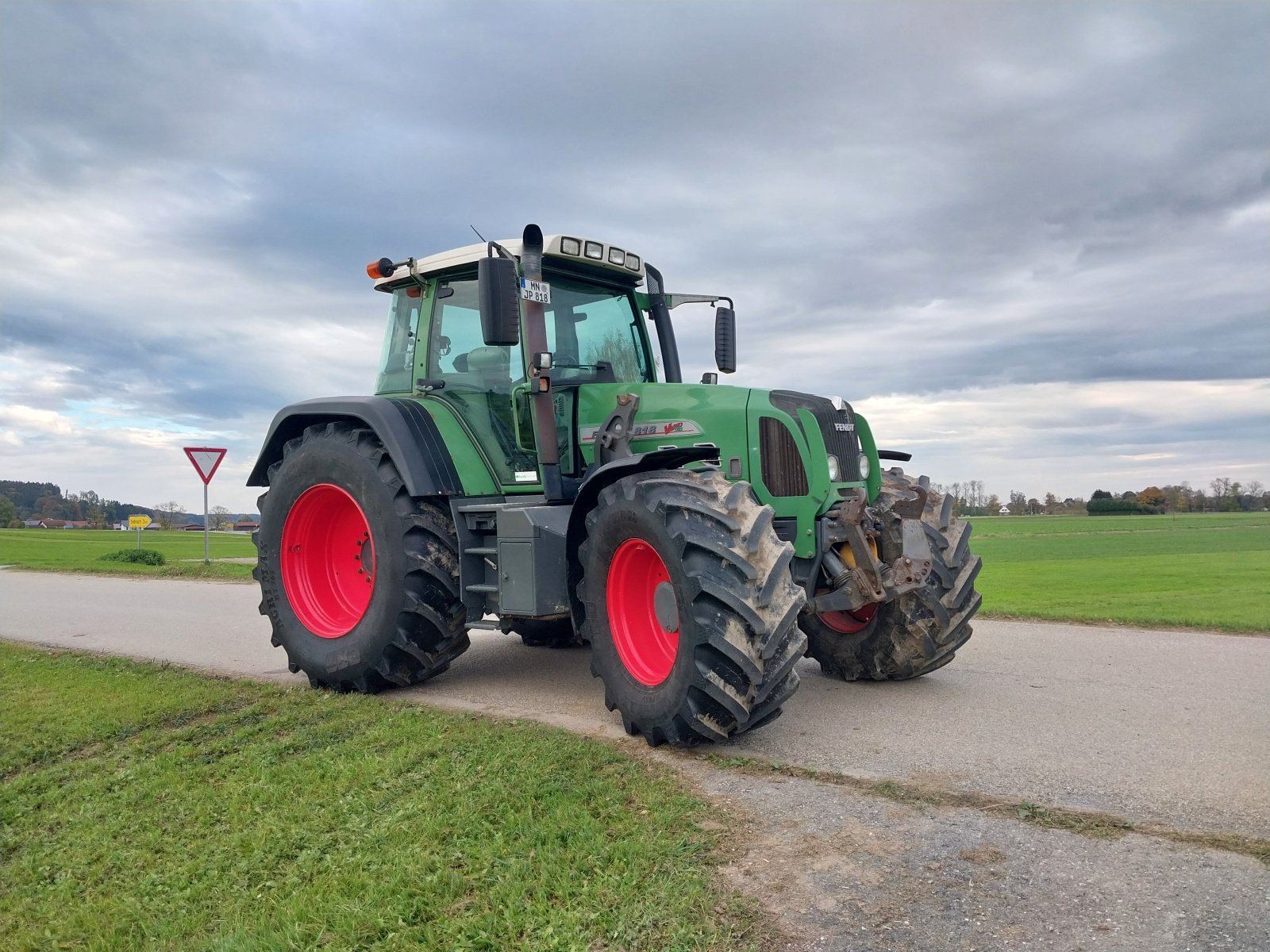 Traktor του τύπου Fendt 818 Vario, Gebrauchtmaschine σε Ettringen  (Φωτογραφία 2)