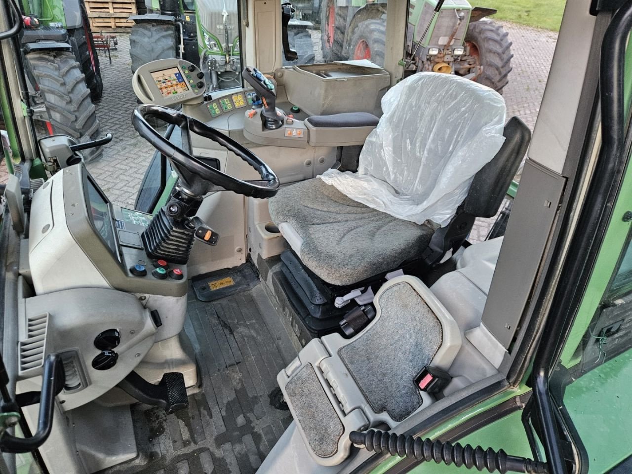 Traktor Türe ait Fendt 820 Vario 7900H ( 716 718 818 ), Gebrauchtmaschine içinde Bergen op Zoom (resim 11)