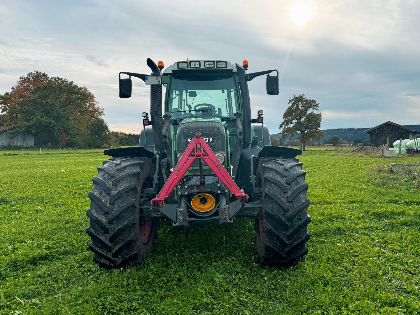 Traktor du type Fendt 820 Vario mit Frontlader, Gebrauchtmaschine en Geretsried (Photo 3)