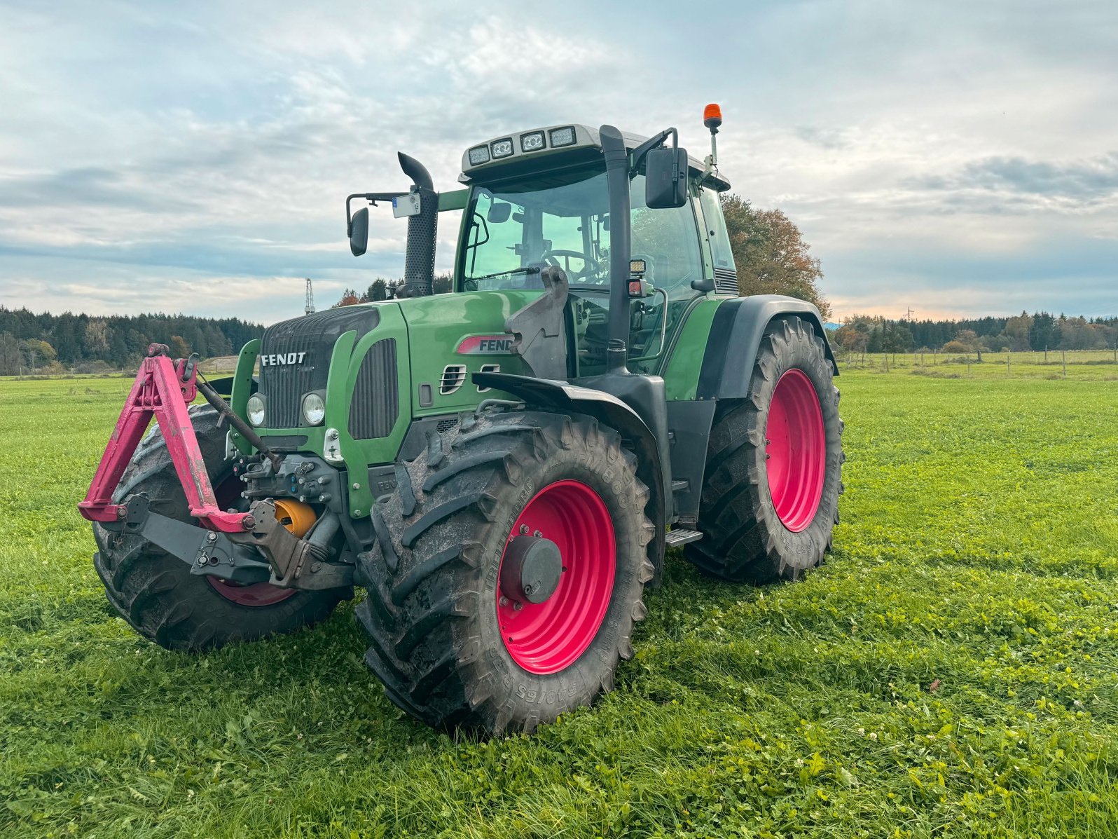 Traktor du type Fendt 820 Vario mit Frontlader, Gebrauchtmaschine en Geretsried (Photo 4)