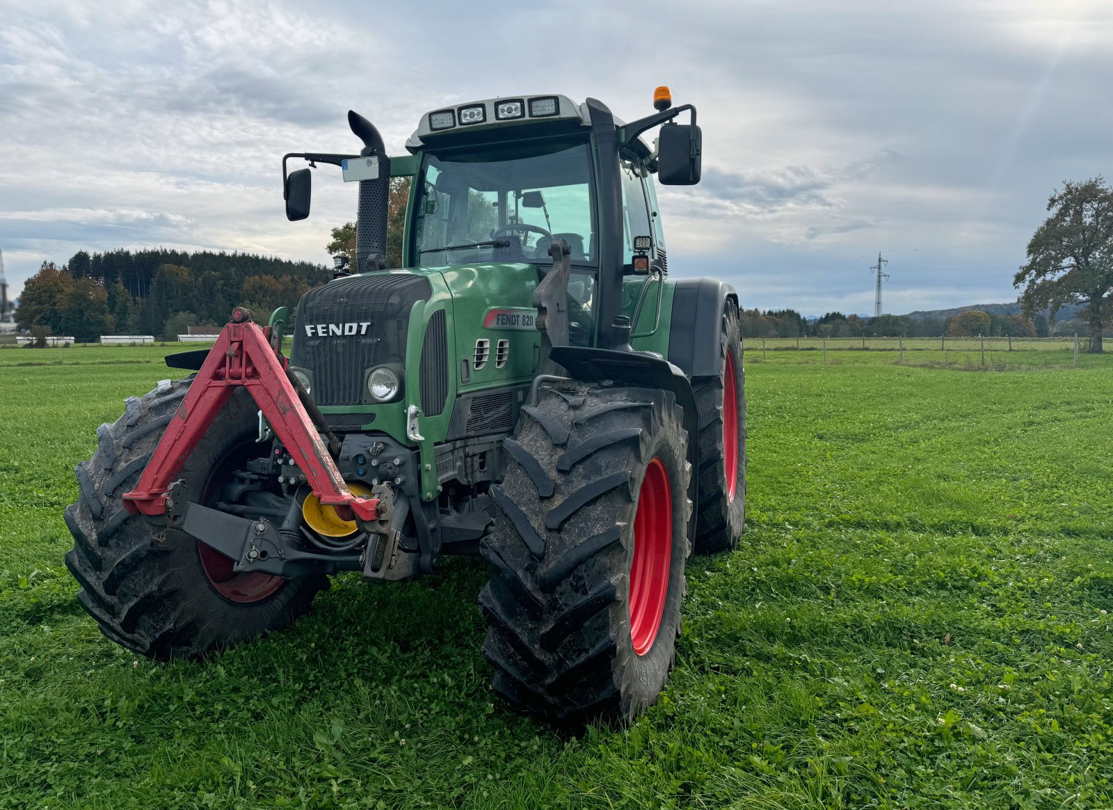 Traktor Türe ait Fendt 820 Vario mit Frontlader, Gebrauchtmaschine içinde Geretsried (resim 1)