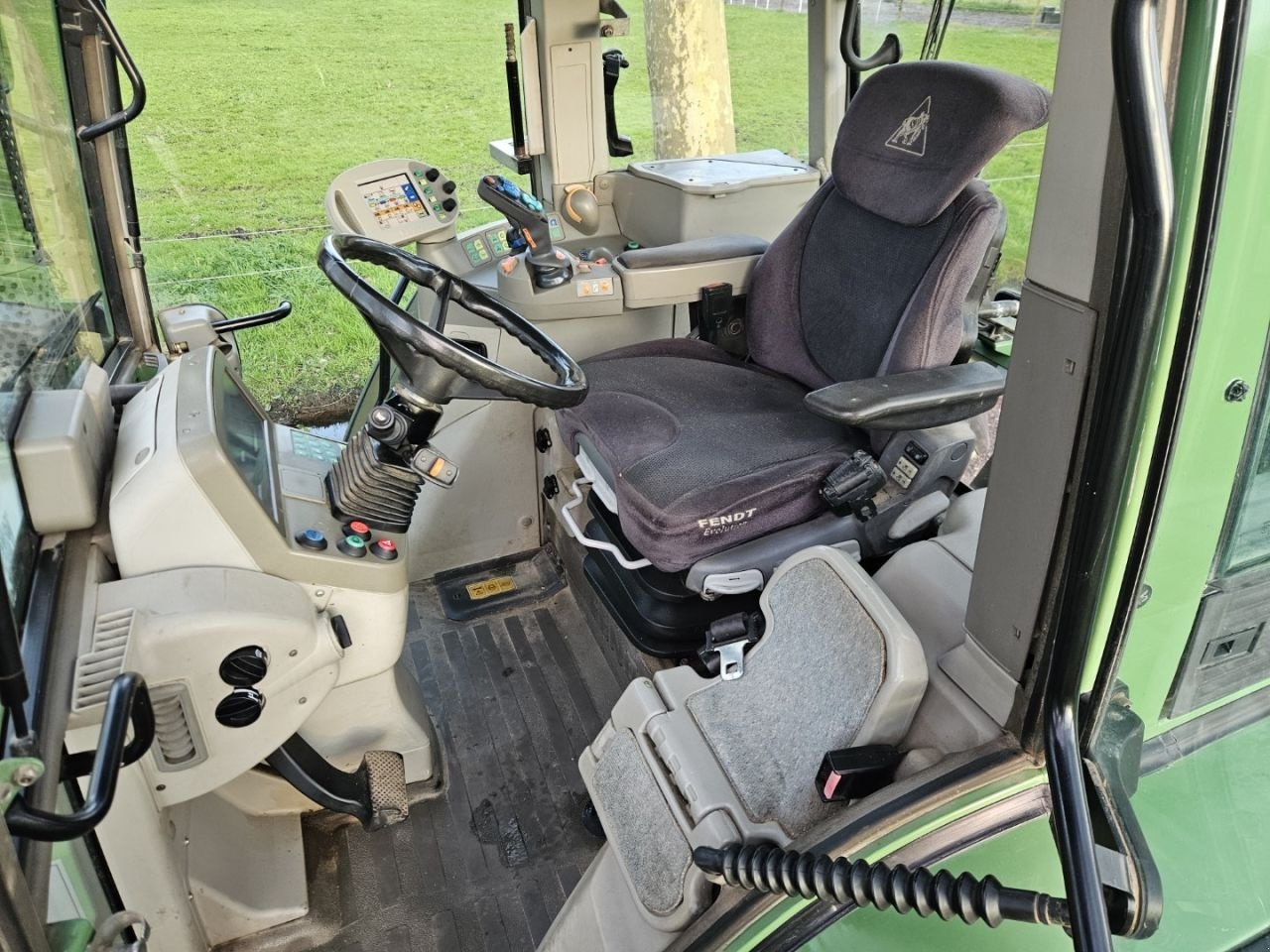 Traktor des Typs Fendt 820 Vario TMS ( 716 718 818 ), Gebrauchtmaschine in Bergen op Zoom (Bild 11)