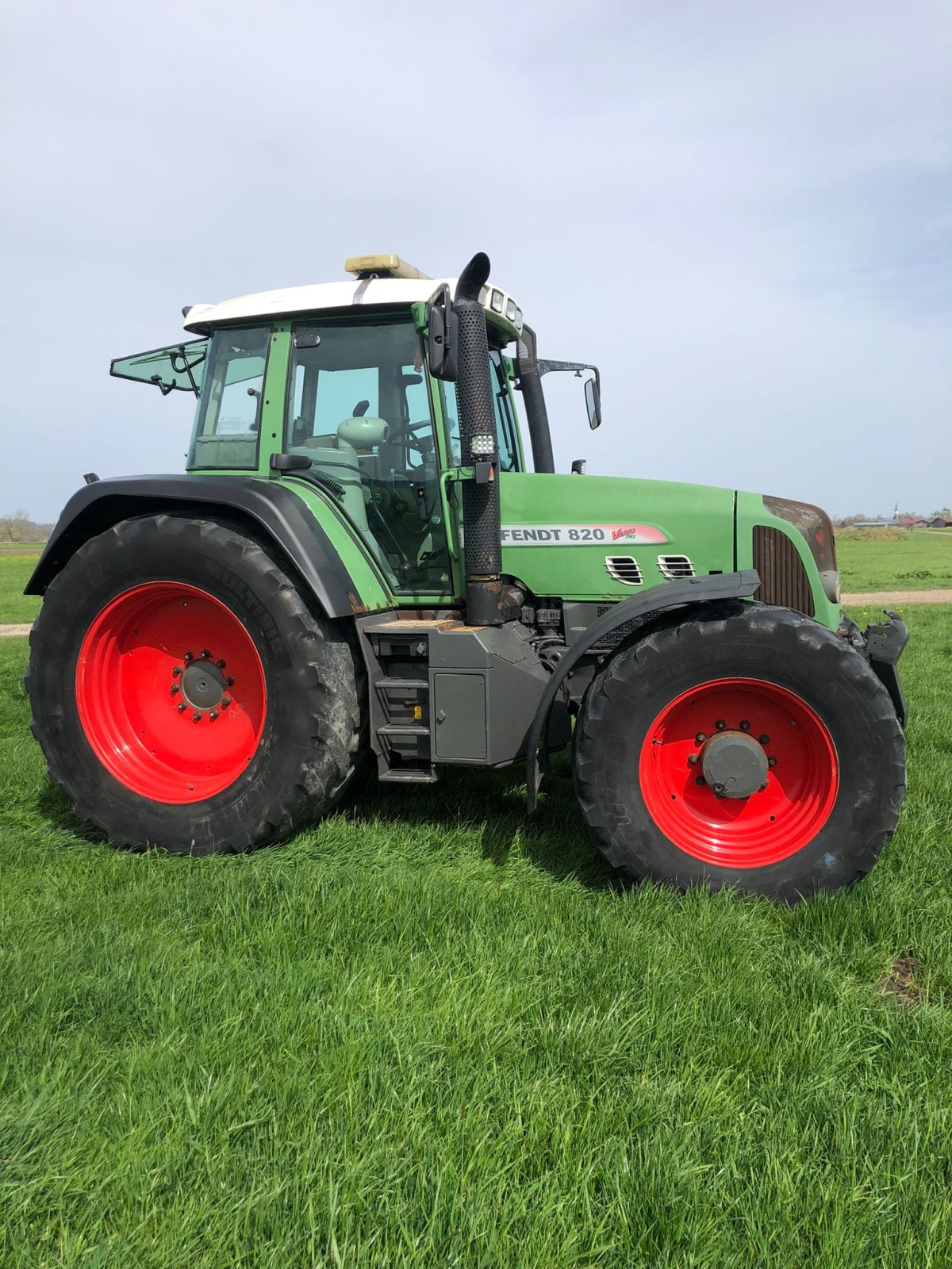 Traktor del tipo Fendt 820 Vario, Gebrauchtmaschine In Hiltenfingen (Immagine 2)