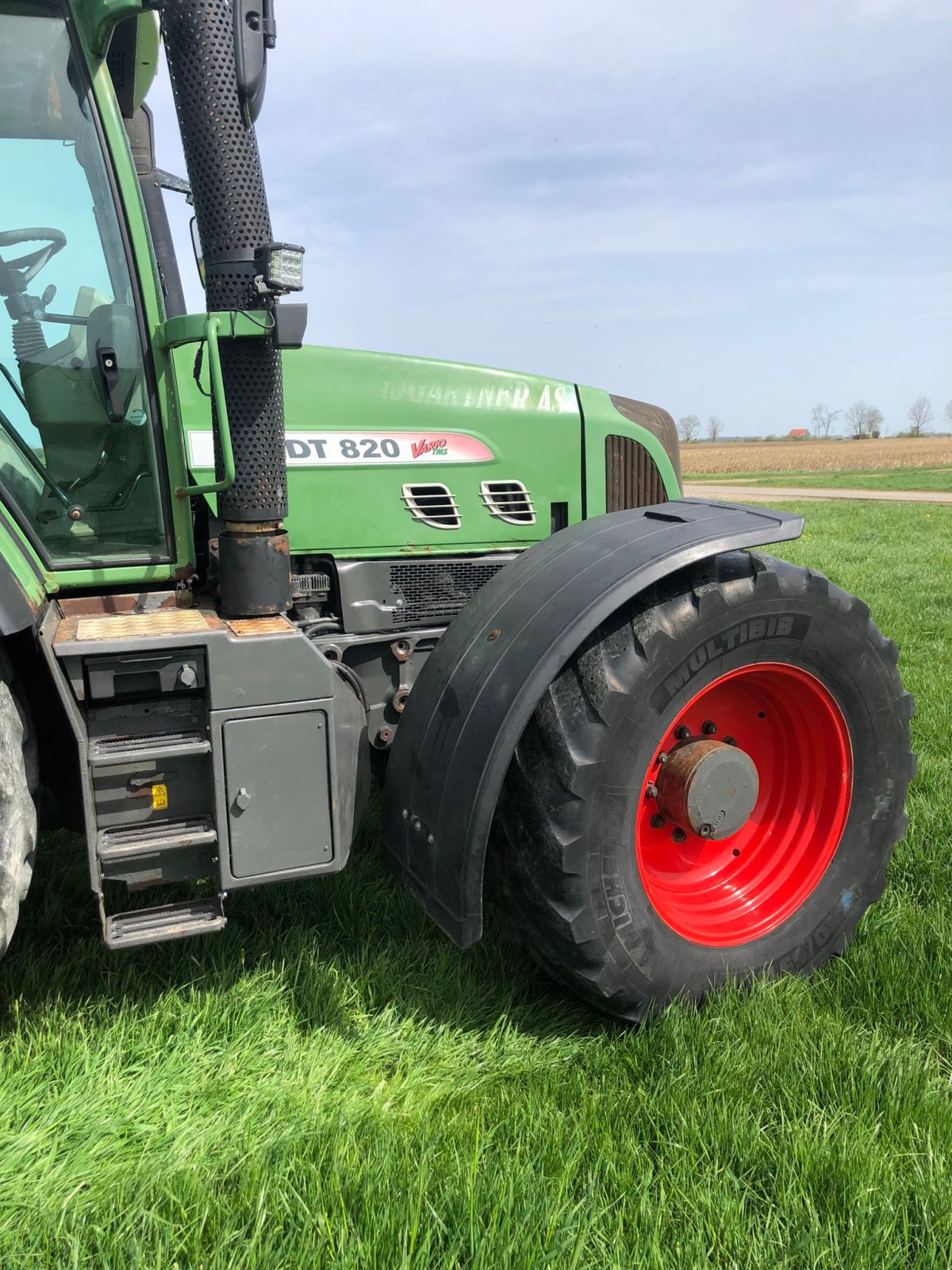 Traktor des Typs Fendt 820 Vario, Gebrauchtmaschine in Hiltenfingen (Bild 4)