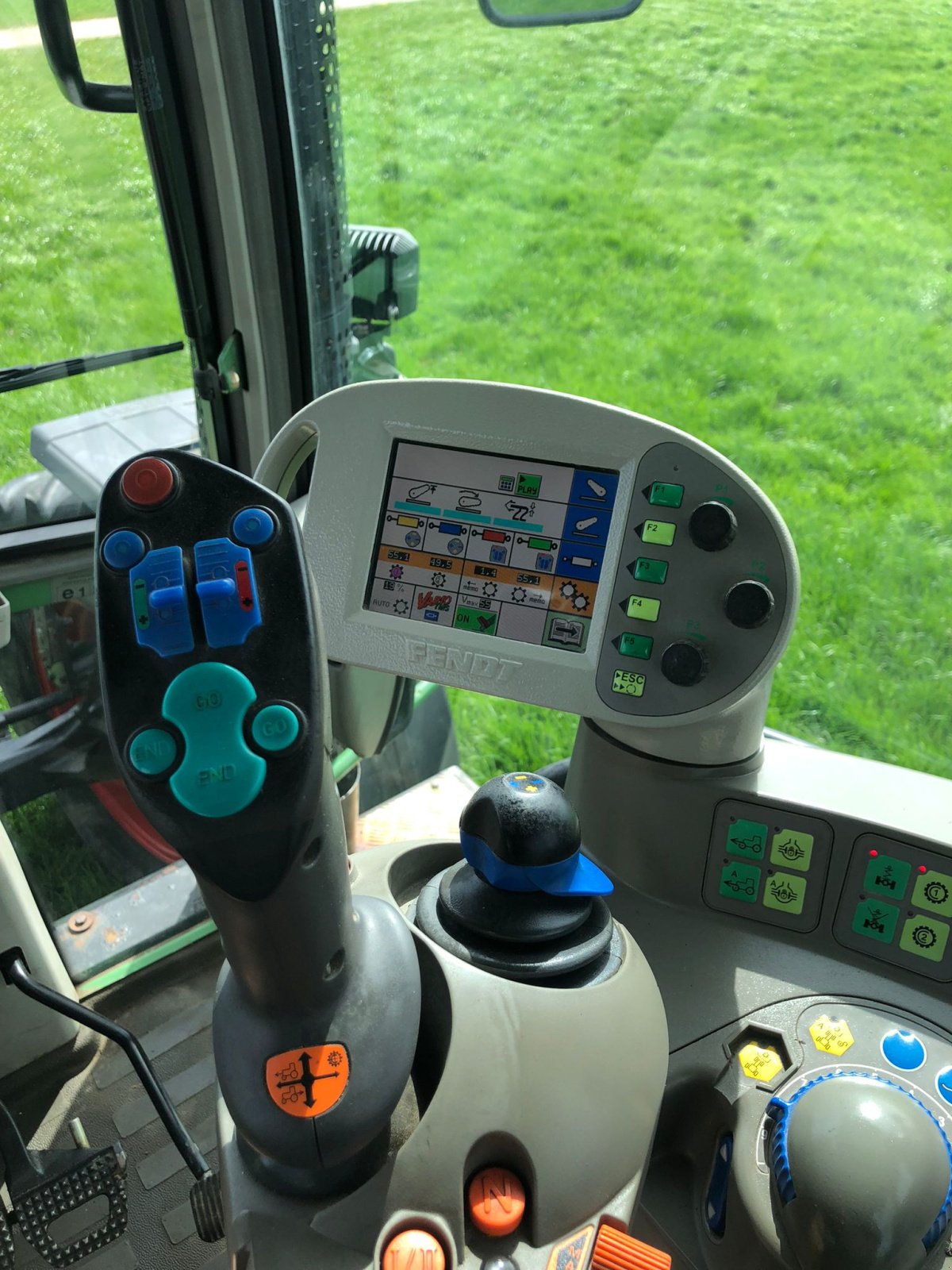 Traktor typu Fendt 820 Vario, Gebrauchtmaschine w Hiltenfingen (Zdjęcie 19)