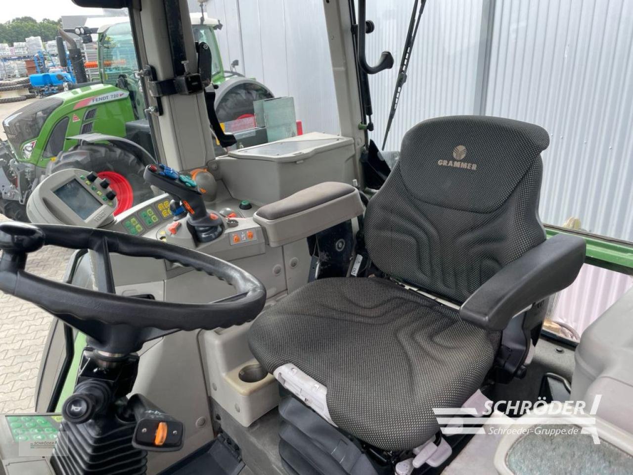 Traktor типа Fendt 820 VARIO, Gebrauchtmaschine в Wildeshausen (Фотография 11)