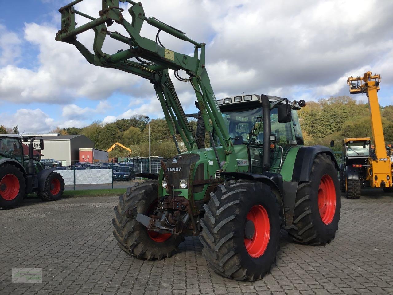 Traktor van het type Fendt 820 Vario, Gebrauchtmaschine in Hess.Oldendorf (Foto 2)