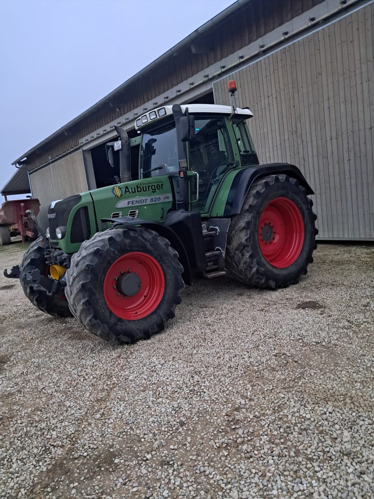 Traktor des Typs Fendt 820 Vario, Gebrauchtmaschine in Schierling (Bild 1)