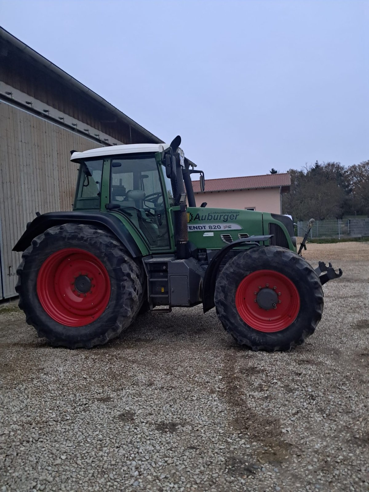 Traktor des Typs Fendt 820 Vario, Gebrauchtmaschine in Schierling (Bild 2)