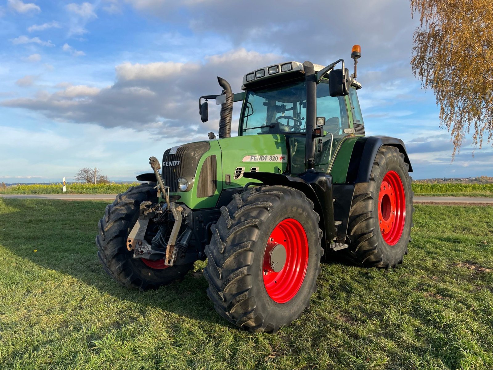 Traktor tip Fendt 820 Vario, Gebrauchtmaschine in Diera-Zehren (Poză 1)