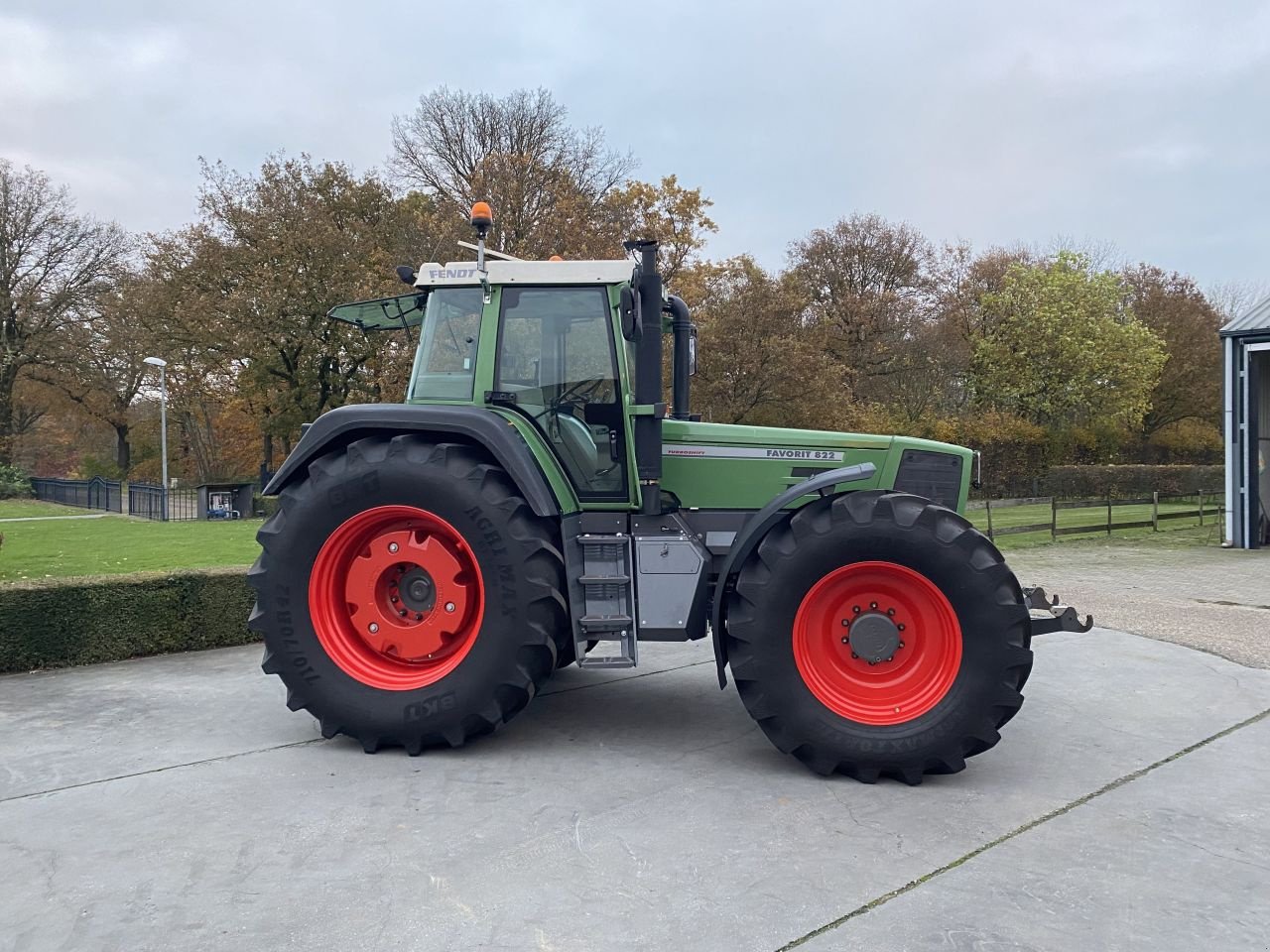 Traktor Türe ait Fendt 822, Gebrauchtmaschine içinde De Mortel (resim 1)