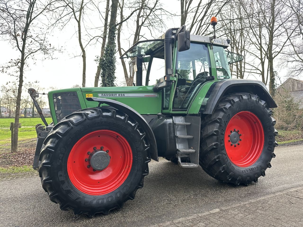 Traktor des Typs Fendt 824 Favorit Turboshift, Gebrauchtmaschine in Rossum (Bild 1)