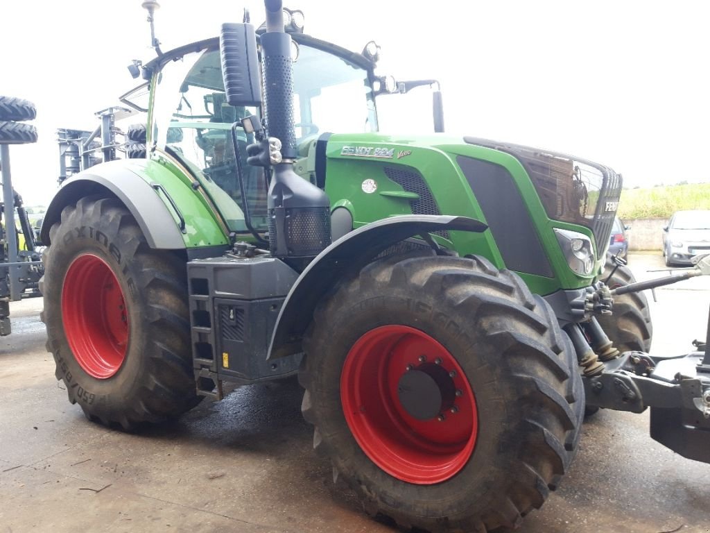 Traktor Türe ait Fendt 824 PROFI +, Gebrauchtmaschine içinde CHEVILLON  (MAIZEROY) (resim 2)