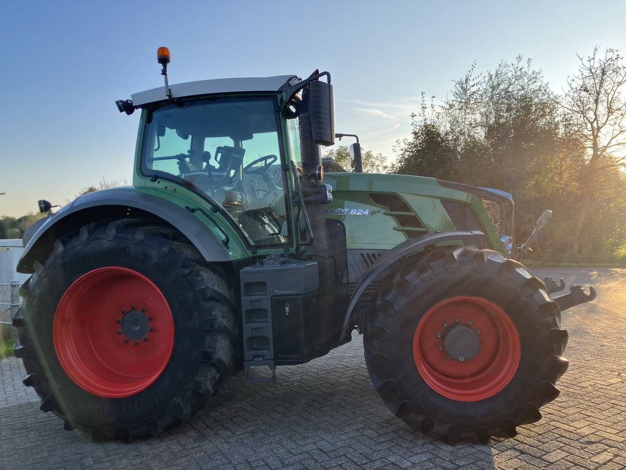 Traktor van het type Fendt 824 scr profiplus, Gebrauchtmaschine in Wapenveld (Foto 5)