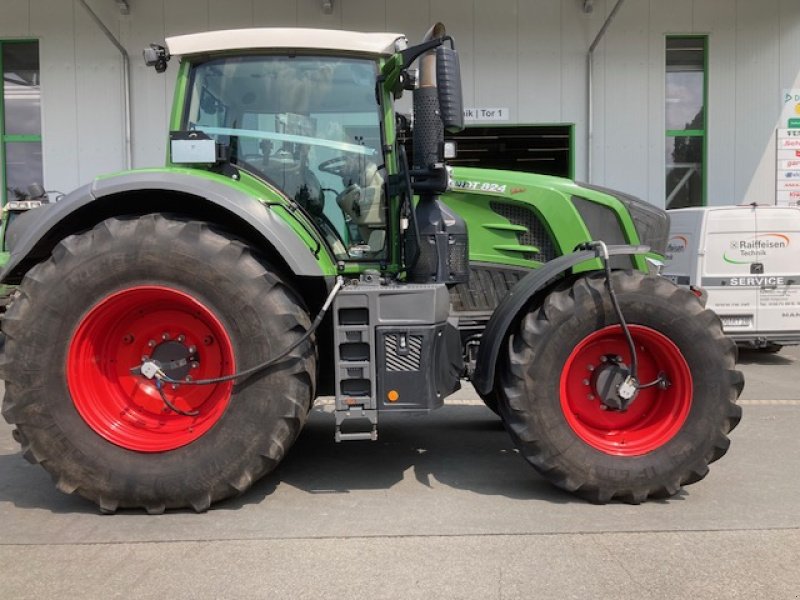 Traktor типа Fendt 824 Vario S4 ProfiPlus, Gebrauchtmaschine в Hofgeismar (Фотография 2)