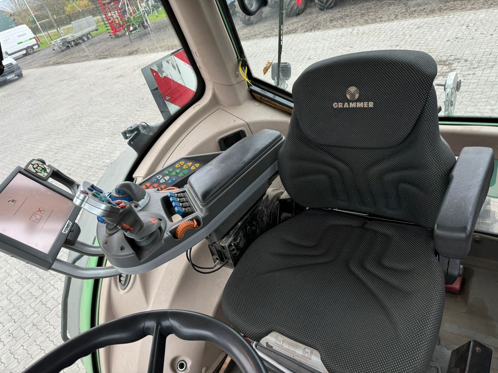 Traktor du type Fendt 824 Vario SCR Profi Plus, Gebrauchtmaschine en Bevern (Photo 10)