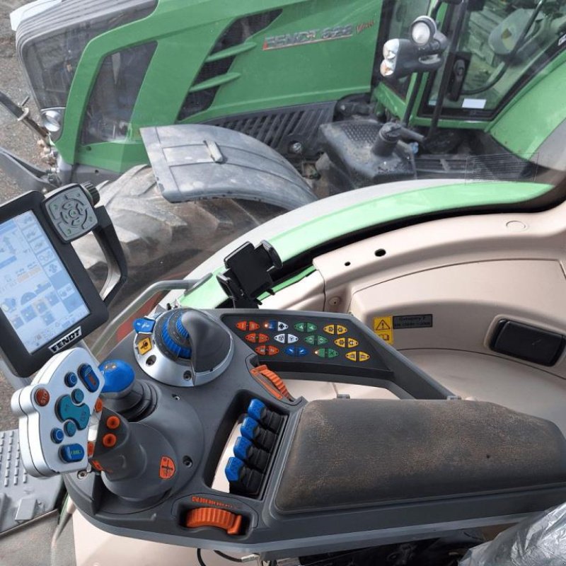 Traktor des Typs Fendt 824, Gebrauchtmaschine in azerailles (Bild 10)