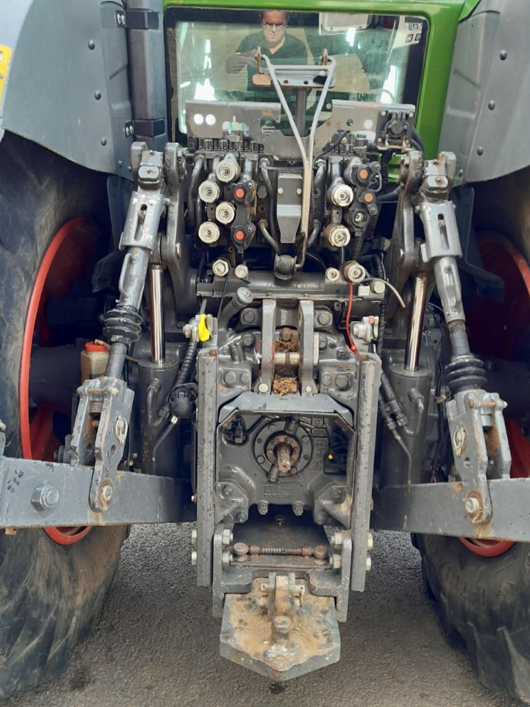 Traktor des Typs Fendt 826 PROFI PLUS, Gebrauchtmaschine in BAZOGES EN PAREDS (Bild 10)