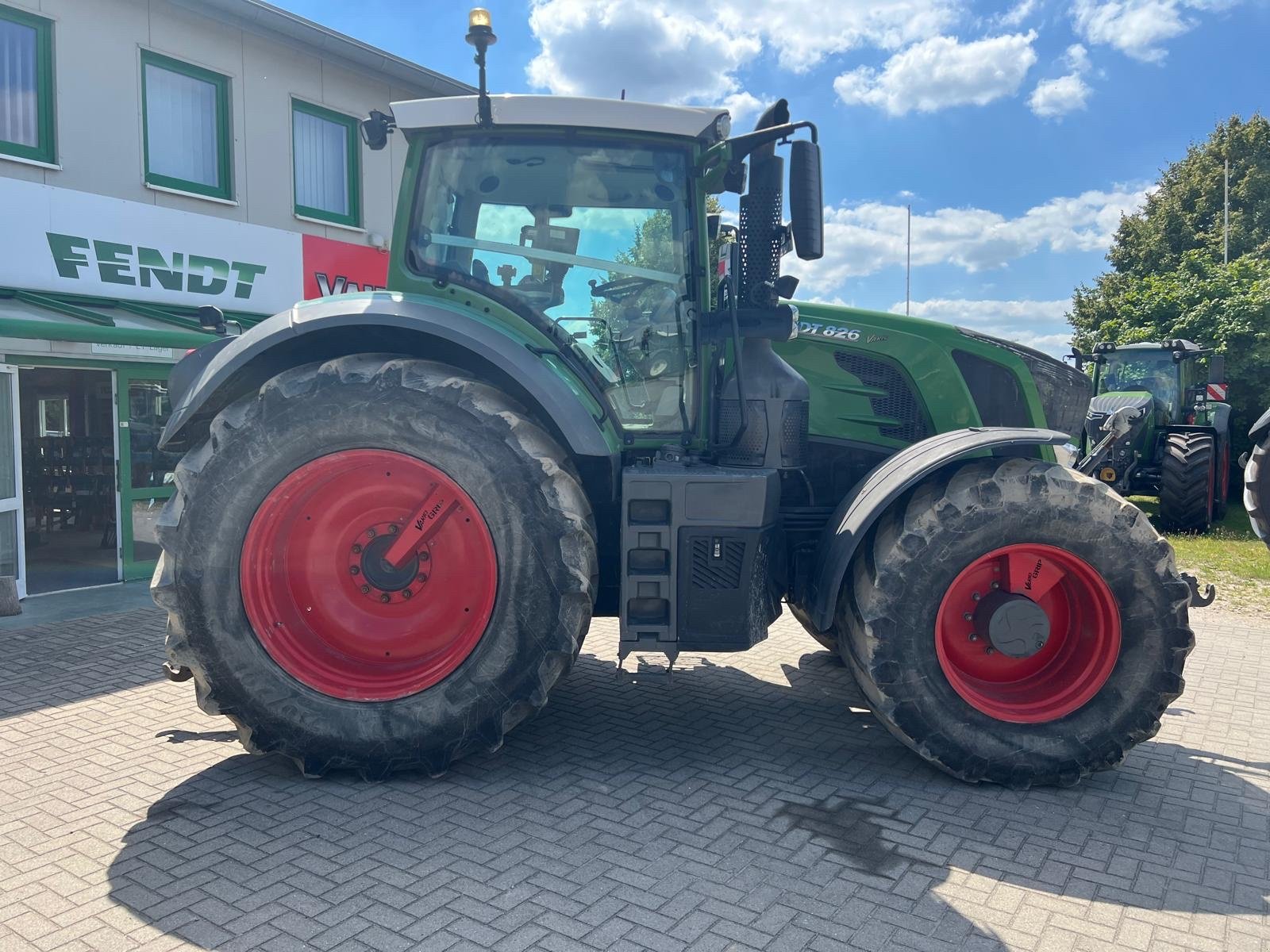 Traktor des Typs Fendt 826 S4, Gebrauchtmaschine in Woldegk (Bild 2)