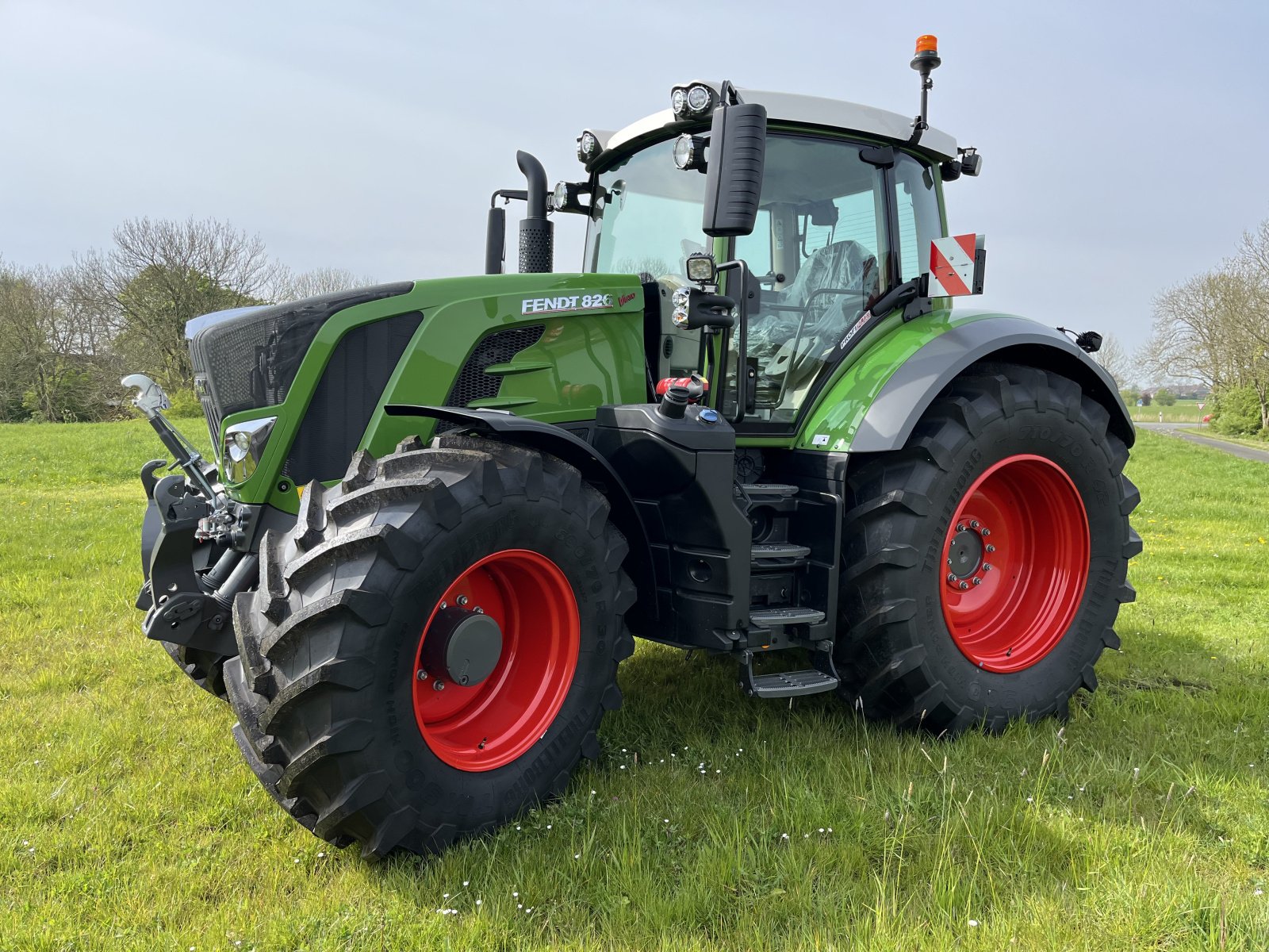 Traktor типа Fendt 826 Vario ProfiPlus, Neumaschine в Jemgum (Фотография 9)