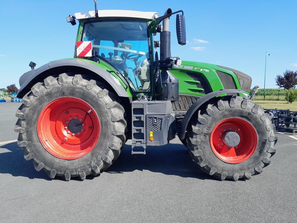 Traktor du type Fendt 828 PROFI +, Gebrauchtmaschine en STE GEMME LA PLAINE (Photo 4)