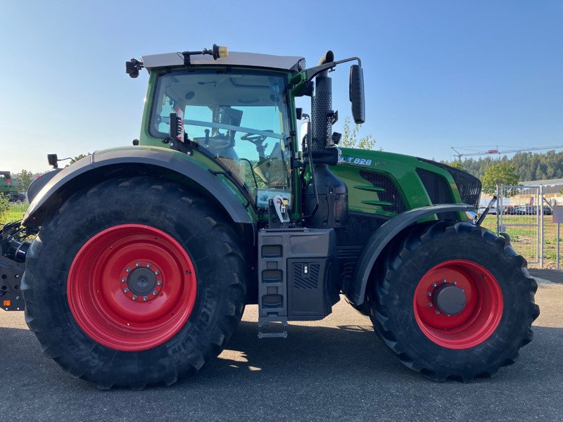 Traktor van het type Fendt 828 S4 Profi Plus, Gebrauchtmaschine in Schaffhausen (Foto 3)