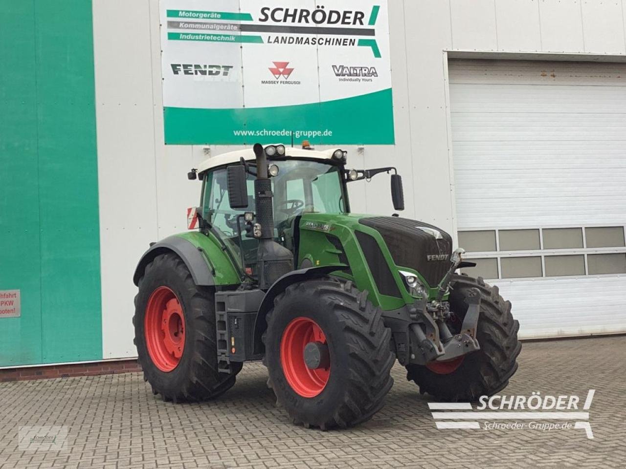 Traktor of the type Fendt 828 S4 PROFI PLUS, Gebrauchtmaschine in Norden (Picture 1)