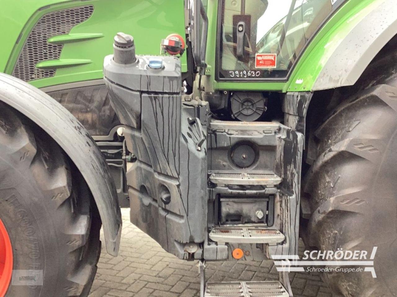 Traktor of the type Fendt 828 S4 PROFI PLUS, Gebrauchtmaschine in Norden (Picture 8)