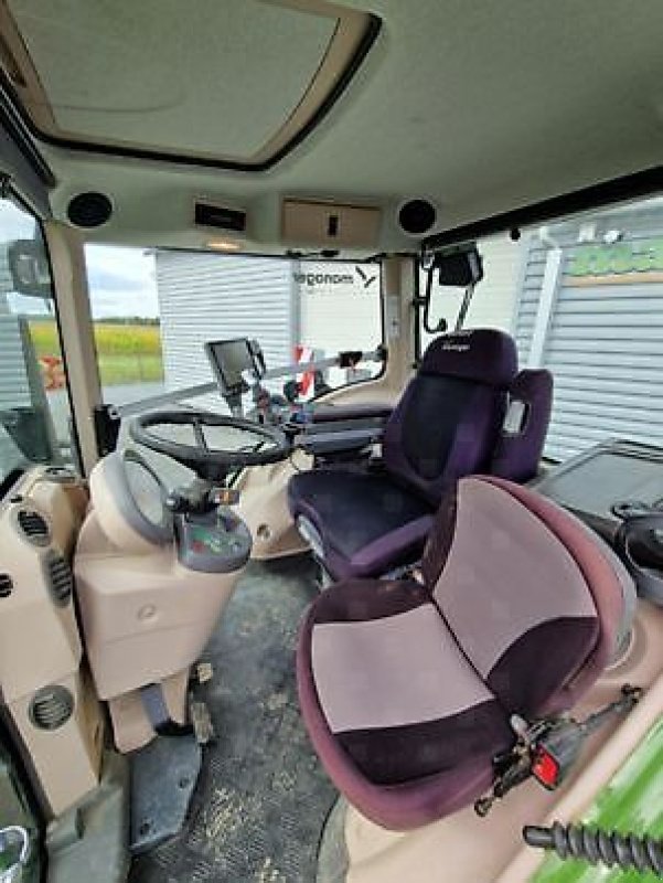 Traktor of the type Fendt 828 VARIO PROFI PLUS, Gebrauchtmaschine in PEYROLE (Picture 7)