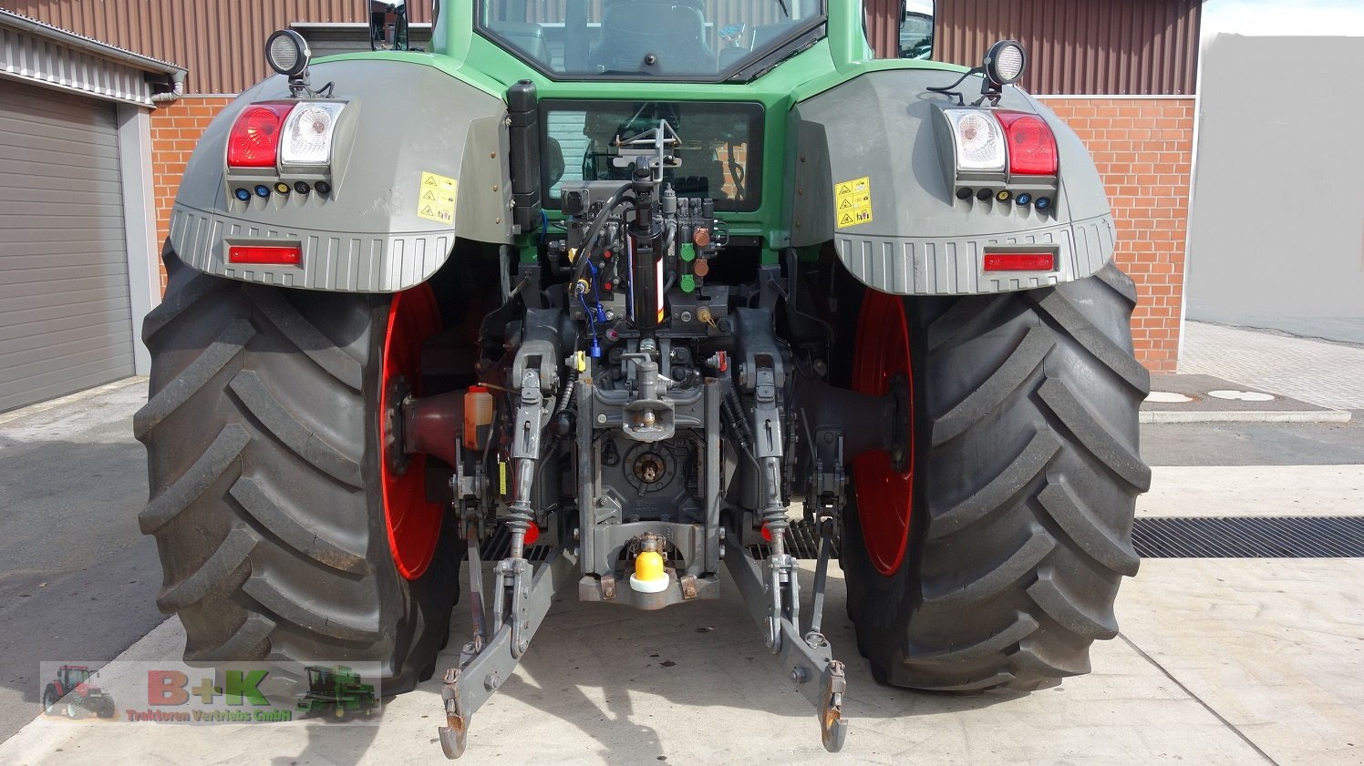 Traktor van het type Fendt 828 Vario Profi, Gebrauchtmaschine in Kettenkamp (Foto 8)