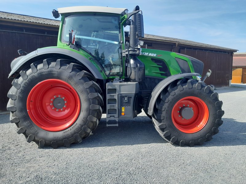 Traktor типа Fendt 828 Vario ProfiPlus, Gebrauchtmaschine в Speichersdorf (Фотография 1)