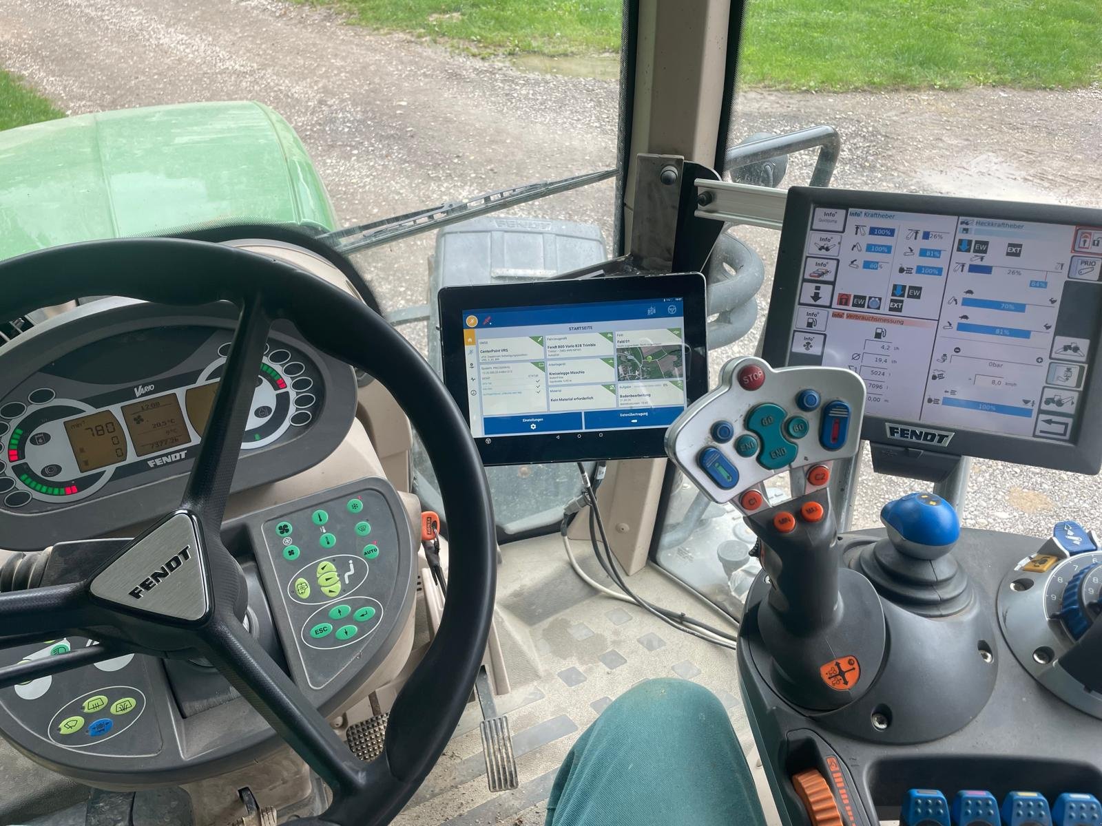 Traktor del tipo Fendt 828 Vario ProfiPlus, Gebrauchtmaschine en Langenenslingen (Imagen 1)