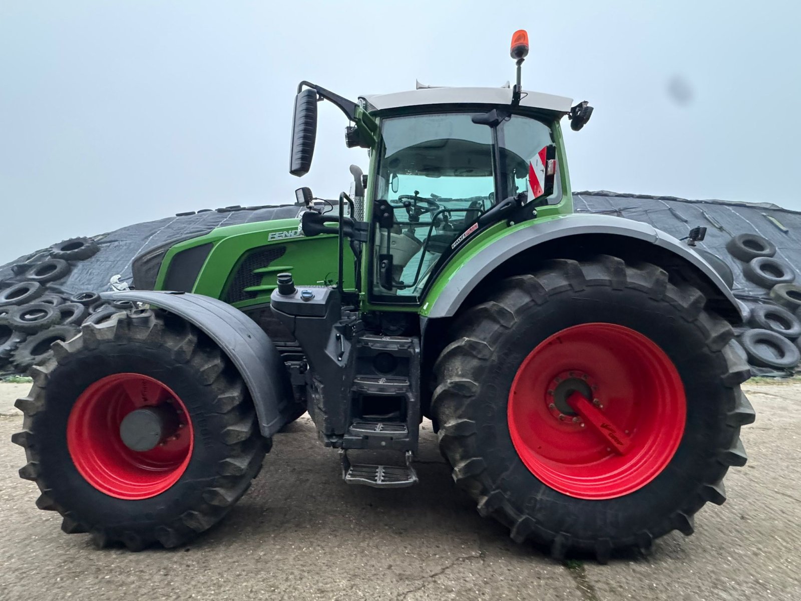 Traktor del tipo Fendt 828 Vario ProfiPlus, Gebrauchtmaschine In Jemgum (Immagine 1)