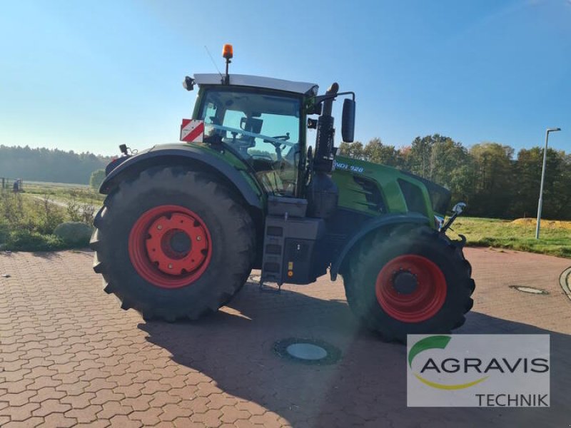 Traktor van het type Fendt 828 VARIO S4 PROFI PLUS, Gebrauchtmaschine in Schneverdingen (Foto 3)