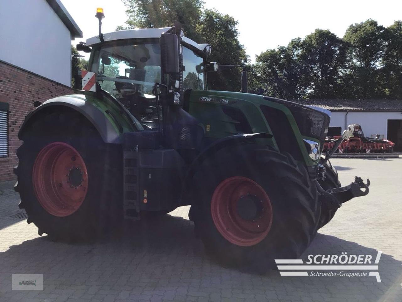 Traktor van het type Fendt 828 VARIO S4 PROFI PLUS, Gebrauchtmaschine in Friedland (Foto 9)